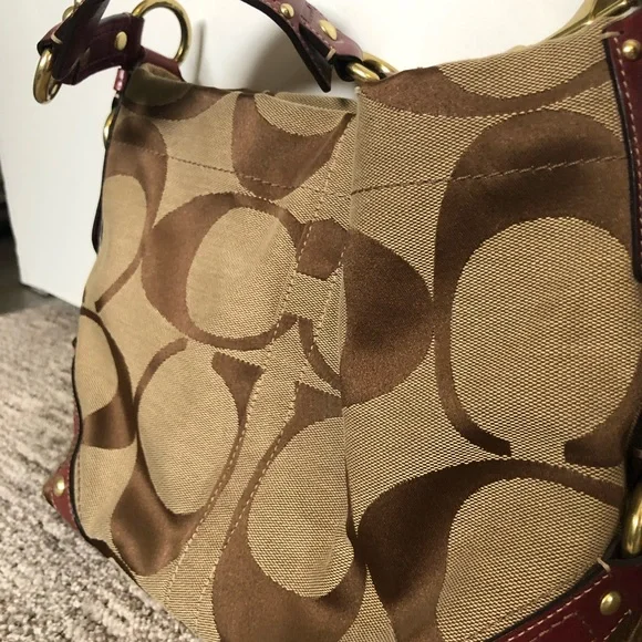 Coach handbag (small/medium) - Picture 3 of 6